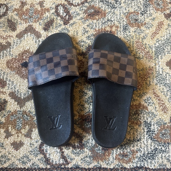 Louis Vuitton Black and Brown Checkered Slides - Picture 1 of 4
